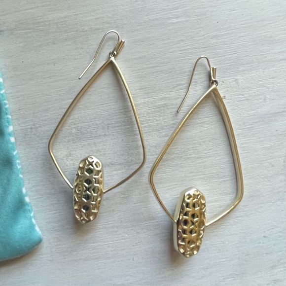 Kendra Scott Arianna Gold Drop Earrings in Abalone Shell - Picture 4 of 4